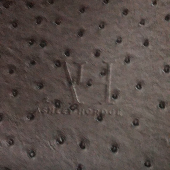 Elegant Gray Crocodile-Embossed Handbag(Ashley Hordge) - Picture 6 of 17